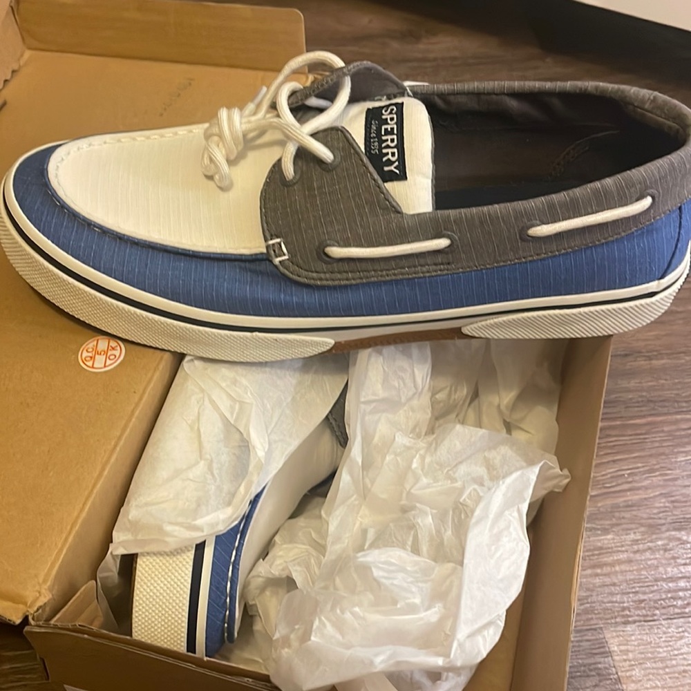 Sperry  new in box size 12